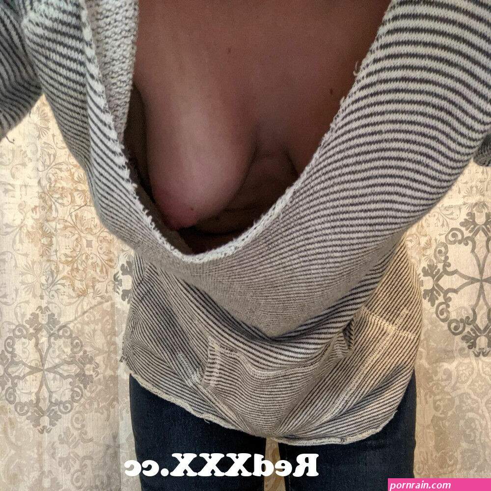aunty down blouse boobs hd pic