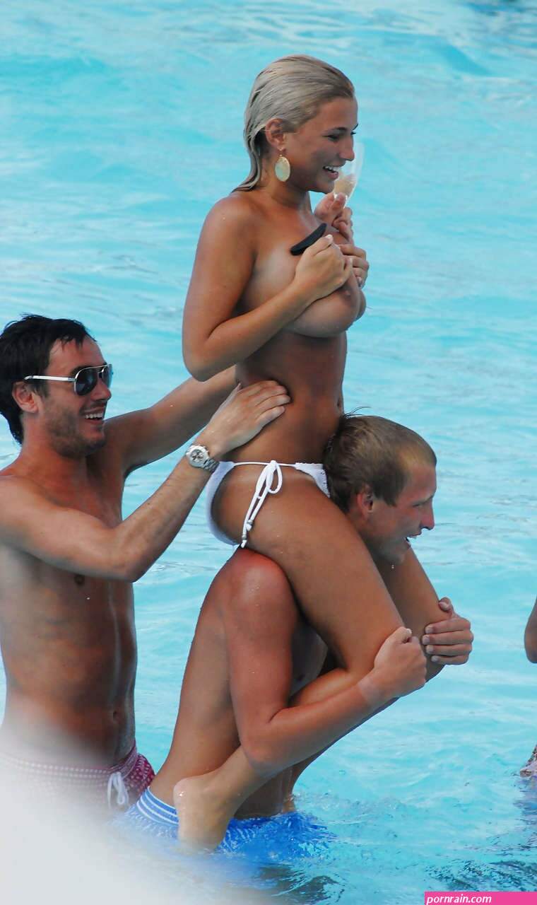 celebs public accidental pussy pics