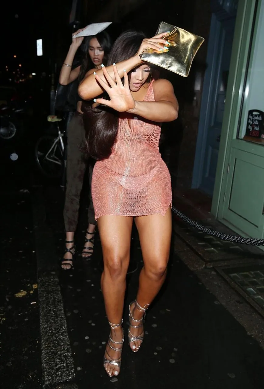 celebs public accidental pussy pics