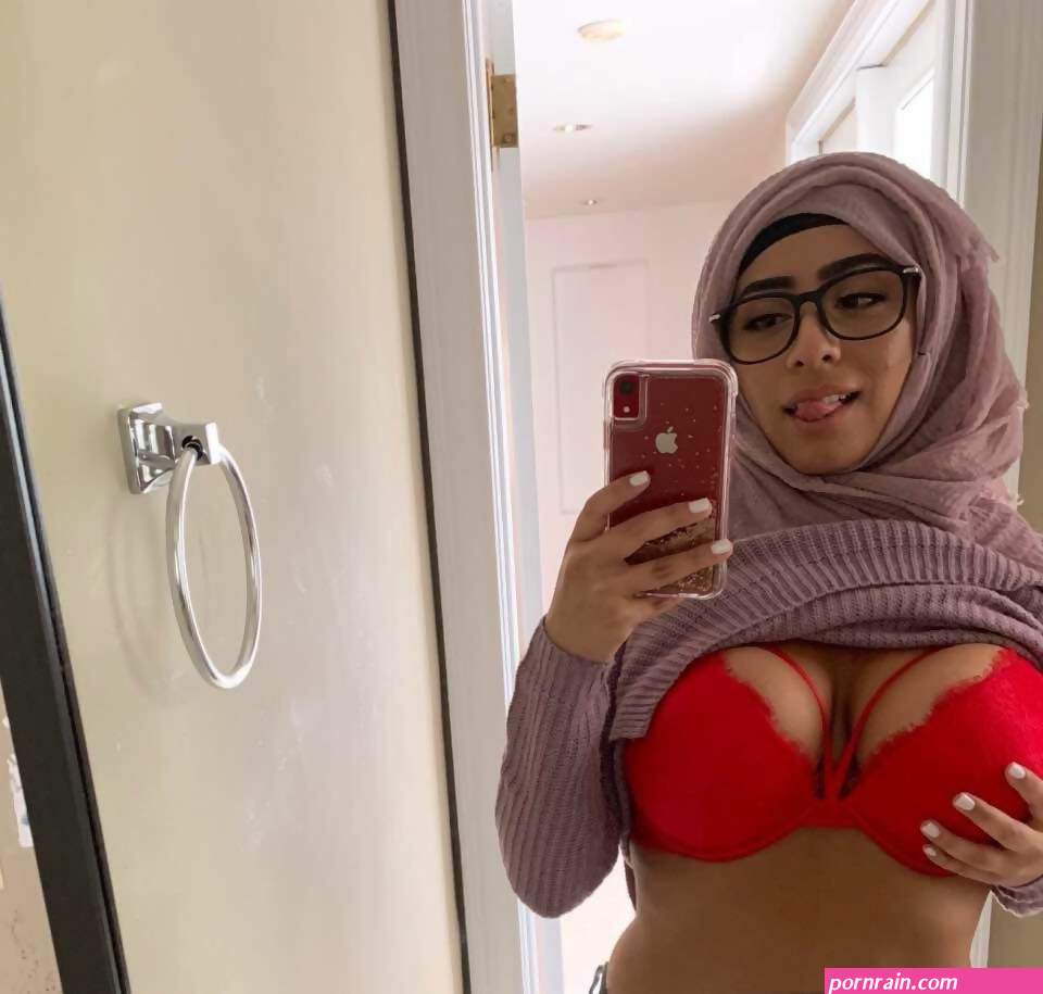hajabi bra nippls photos
