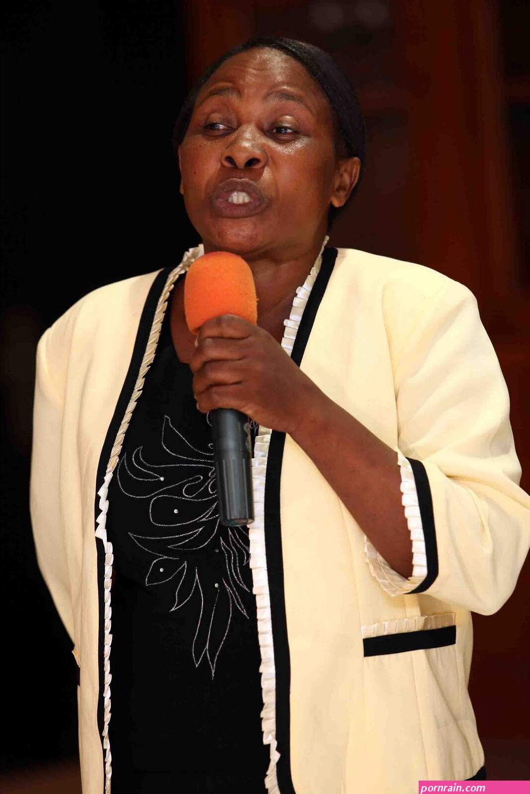 sifa ya mwanamke mwenye kuma kubwa