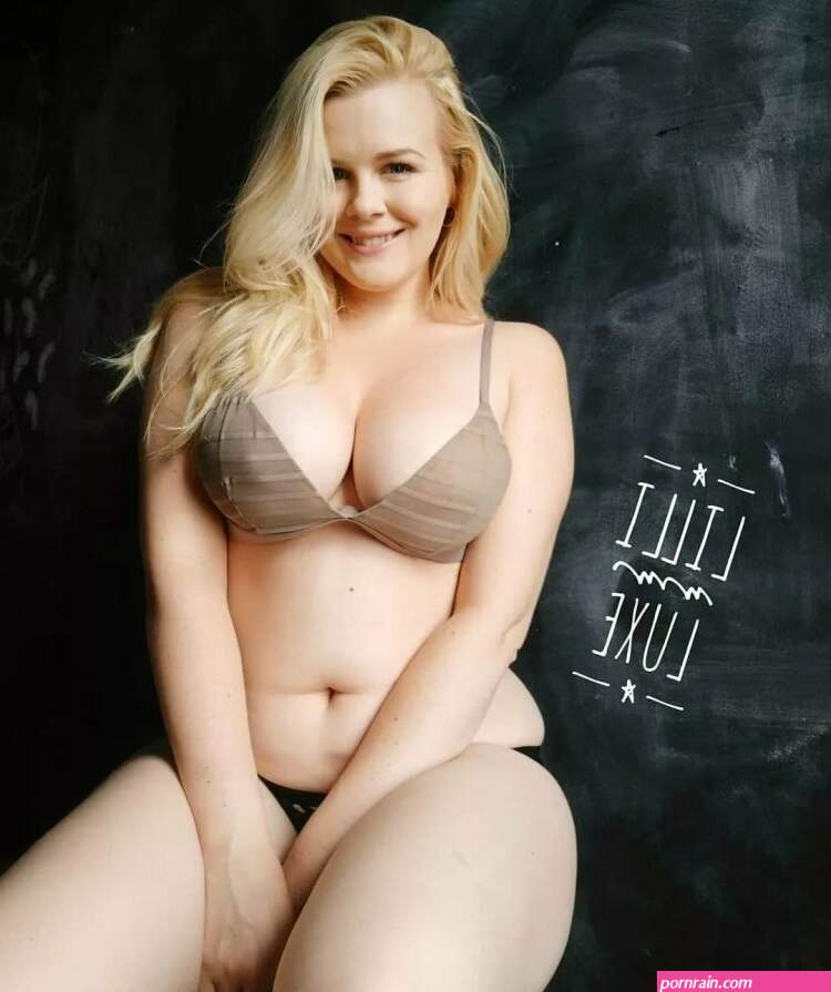 lilli luxe desnuda