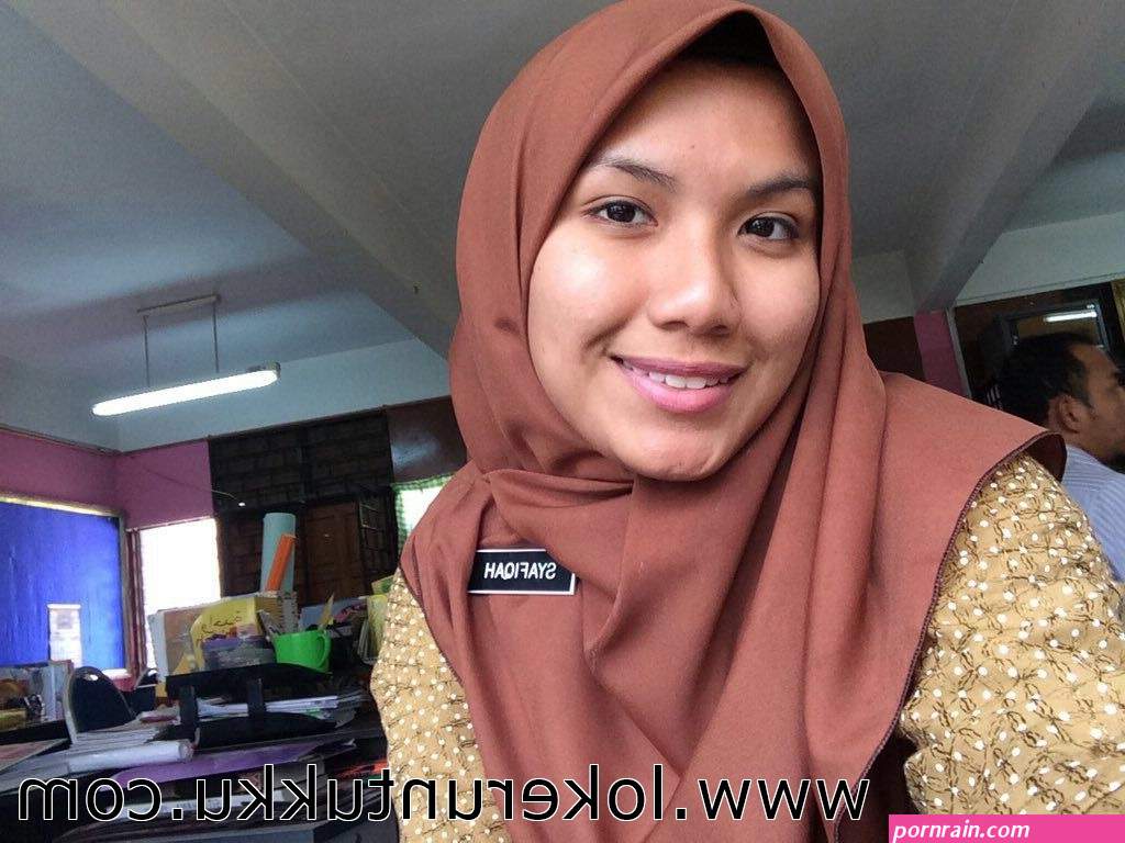 cewe hijab pamer memek hitam