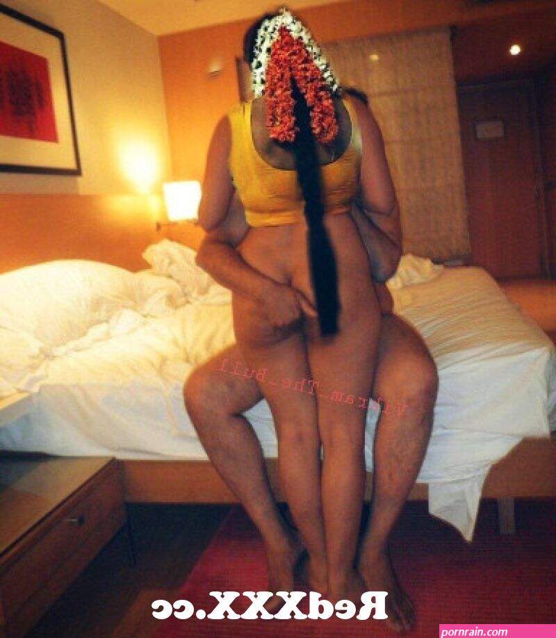 desi brahmin aunty buttock pic