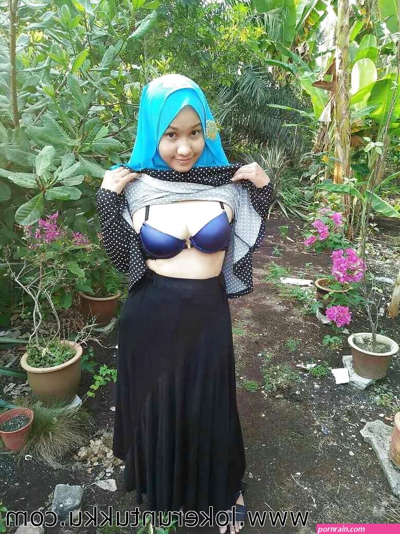 jilbab bugil outdoor
