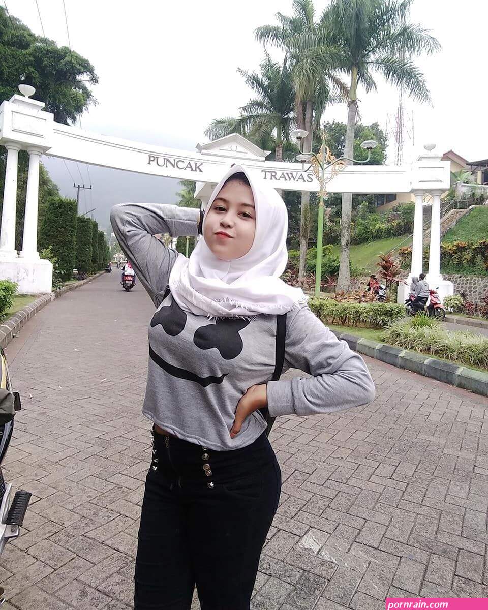 jilbab bugil outdoor