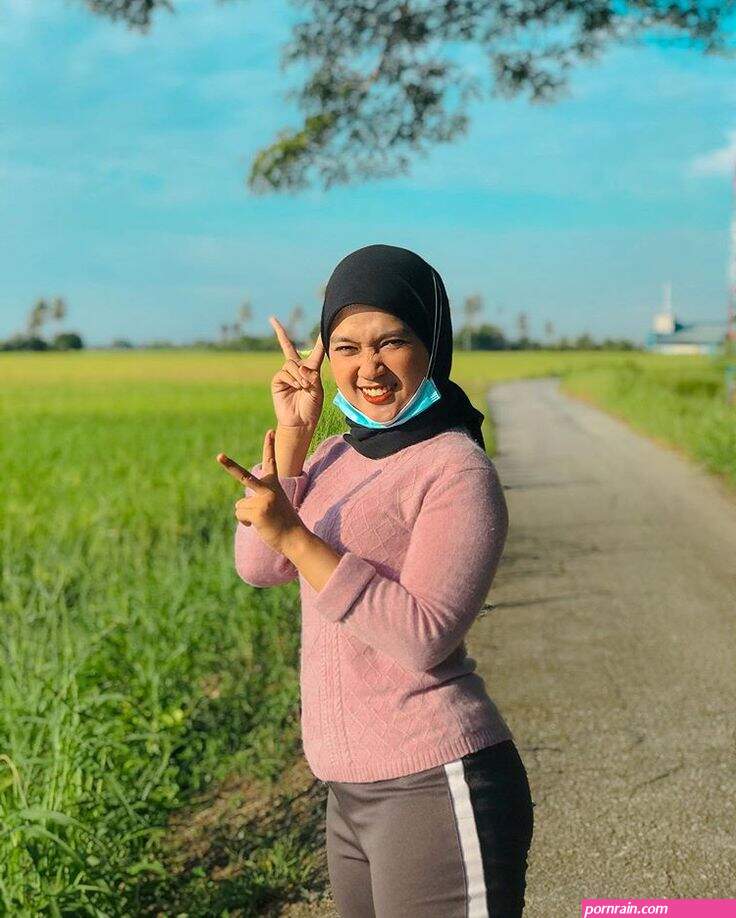 jilbab bugil outdoor
