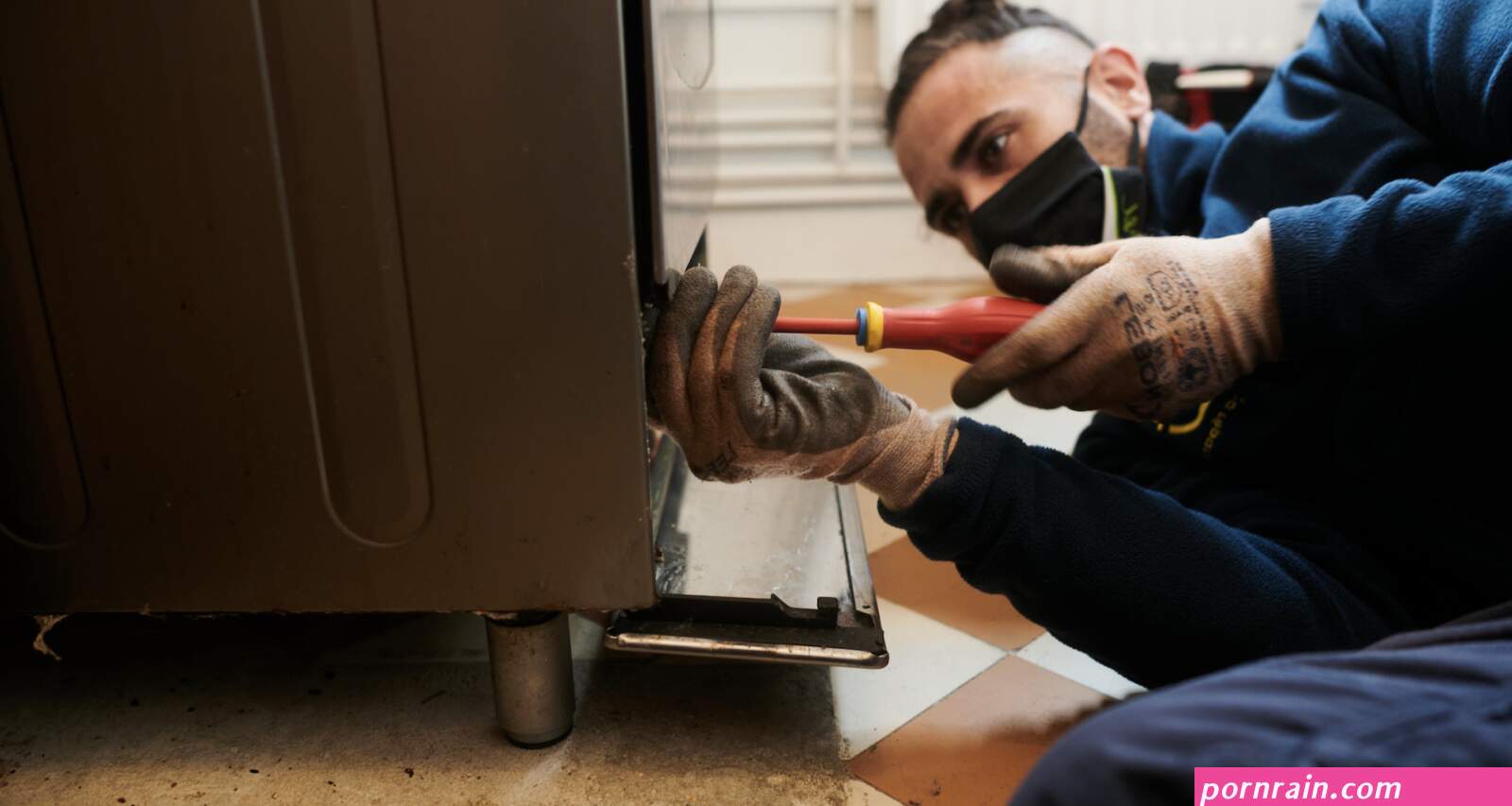 xxxporno reparateur du frigo