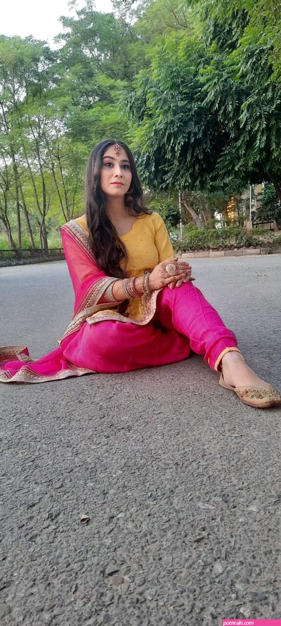 churidar under thigh fb