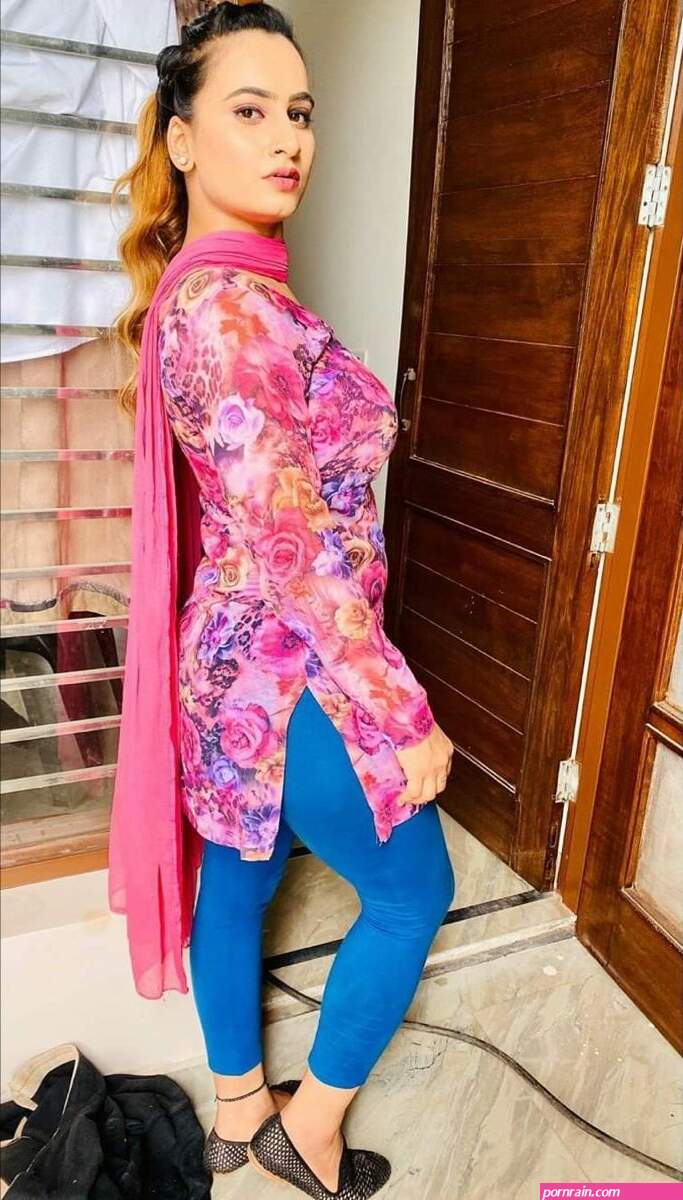 churidar under thigh fb