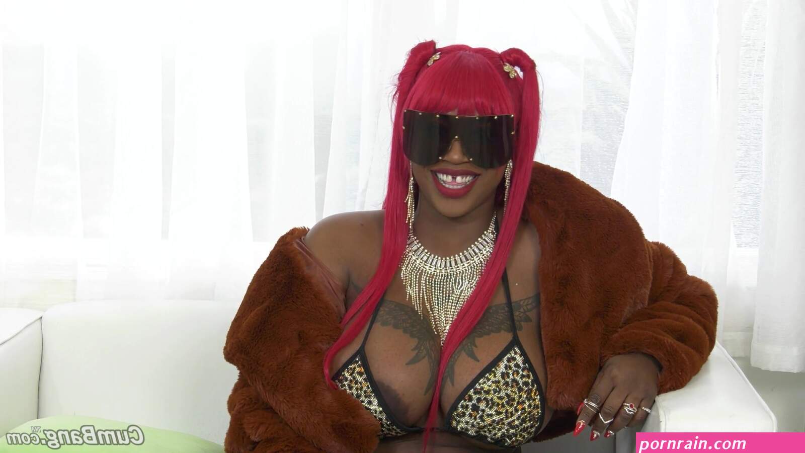 victoria cakes lashing her out