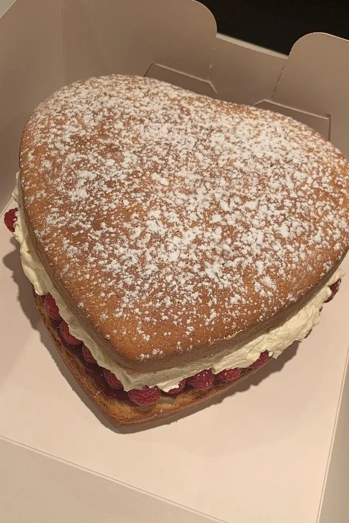 victoria cakes lashing her out