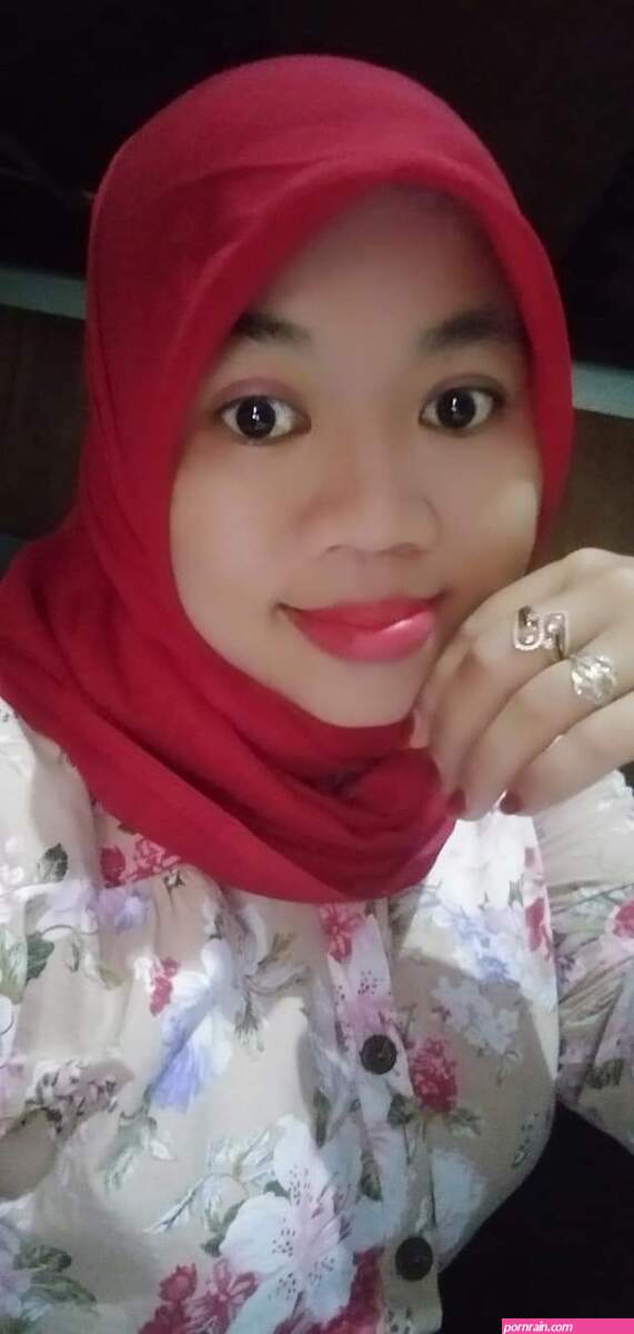 cewek hijab berak twitter