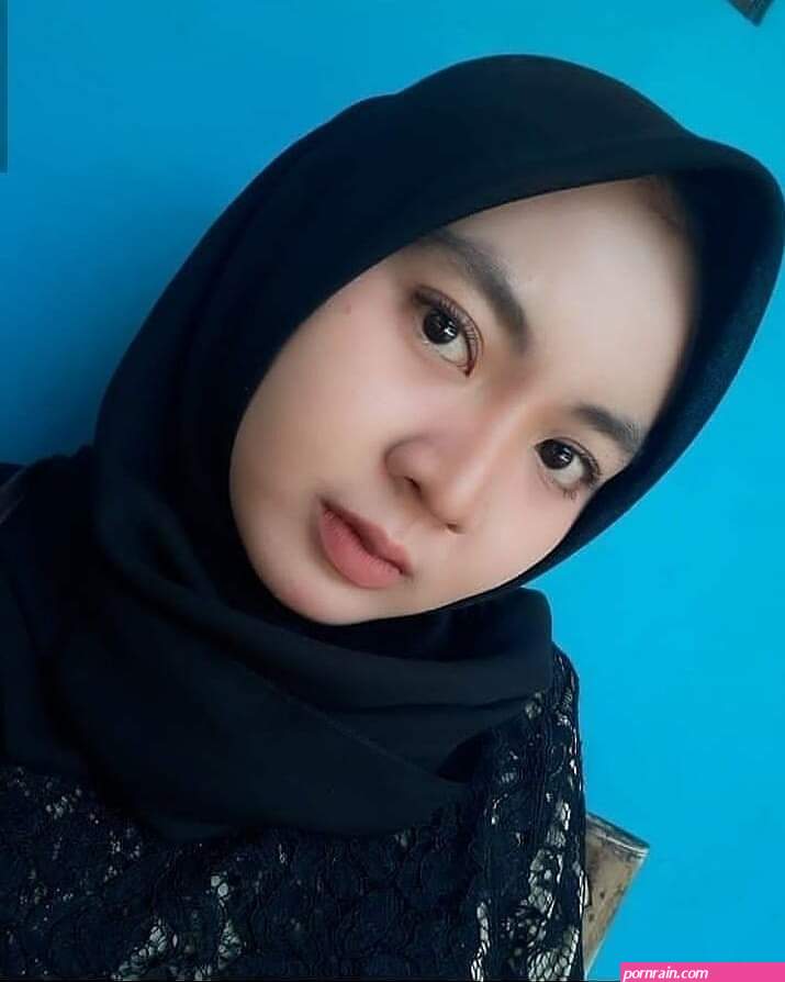 cewek hijab berak twitter