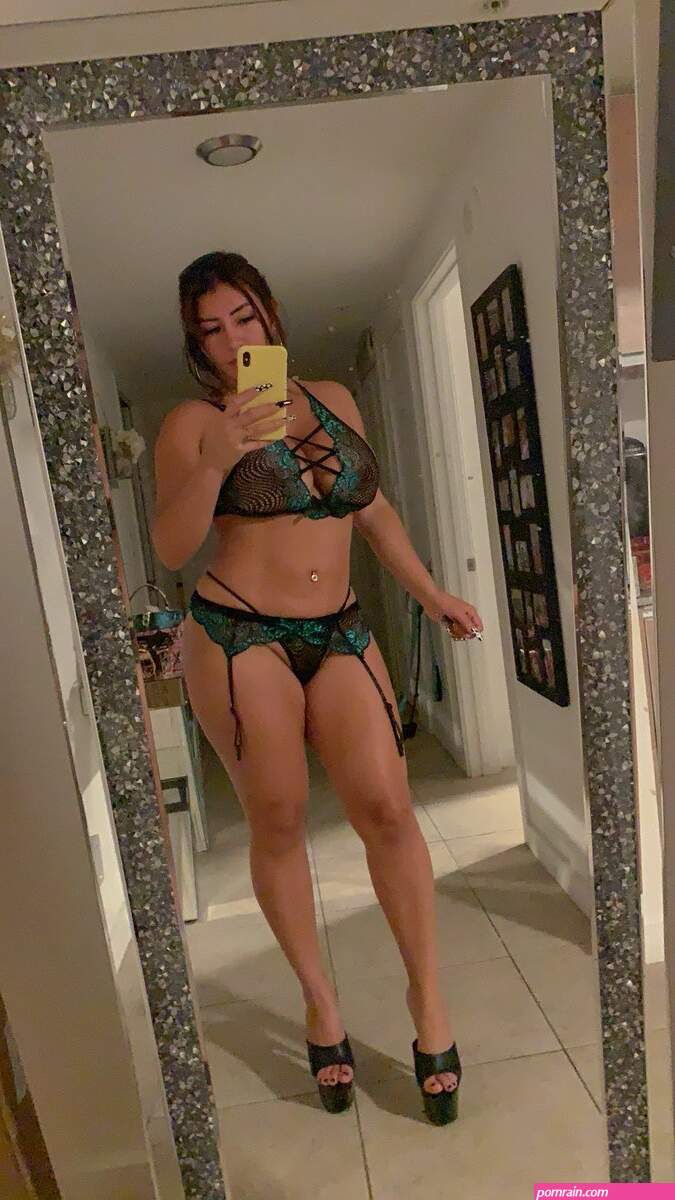 selenaadams onlyfans