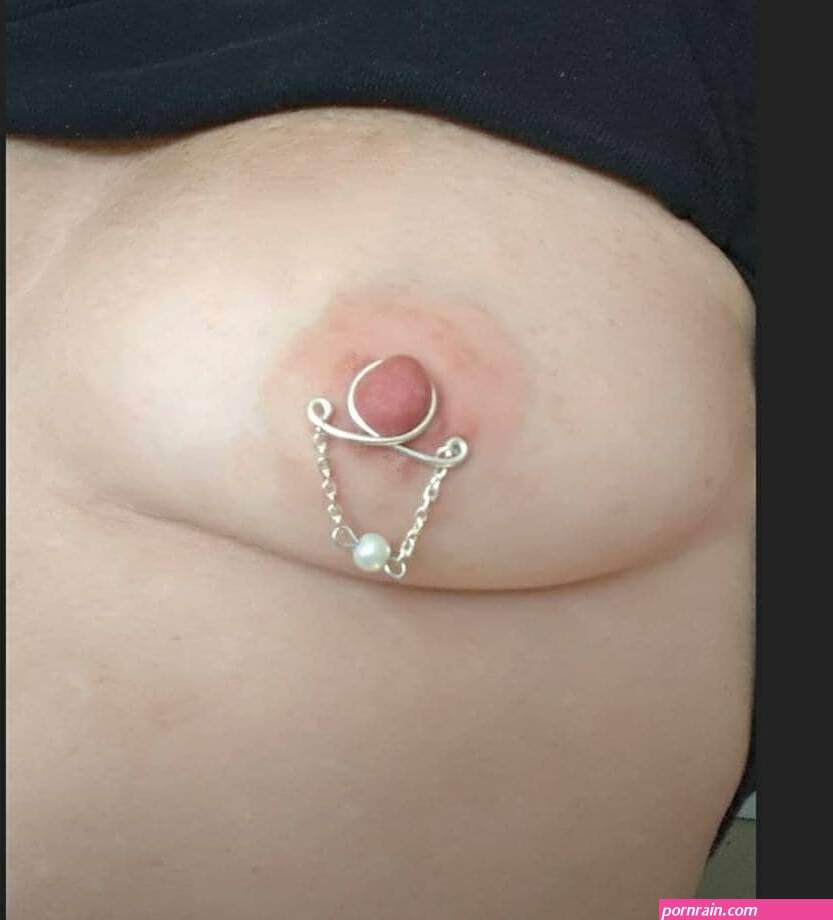 sister wears nippleclamps