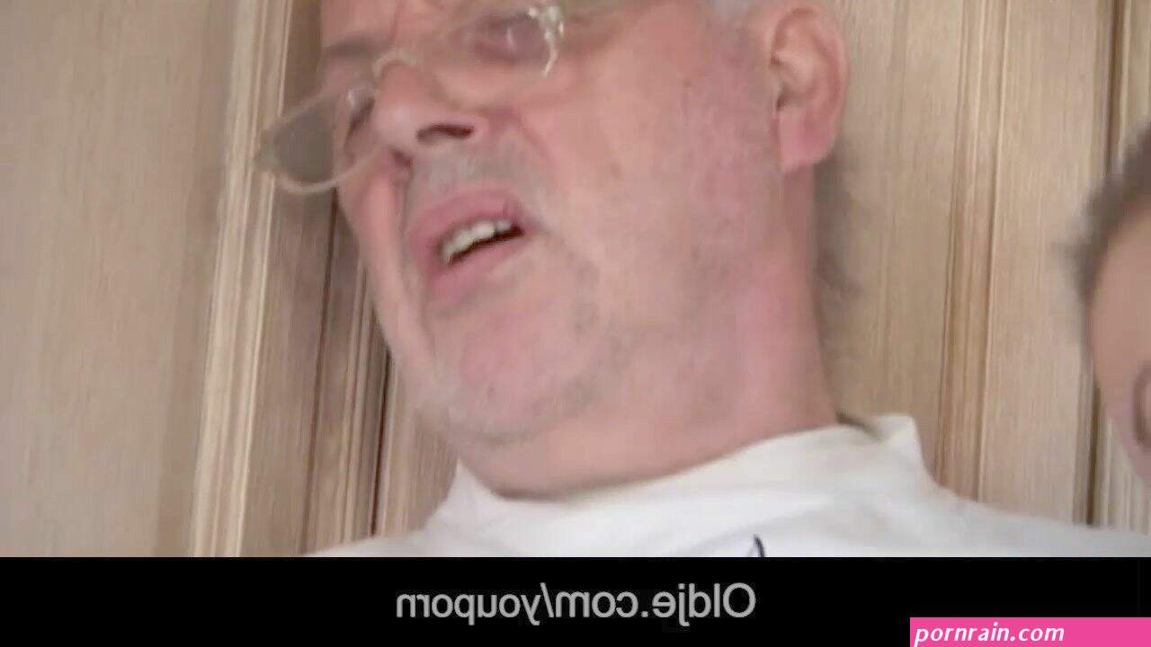cari video porn mom sleep