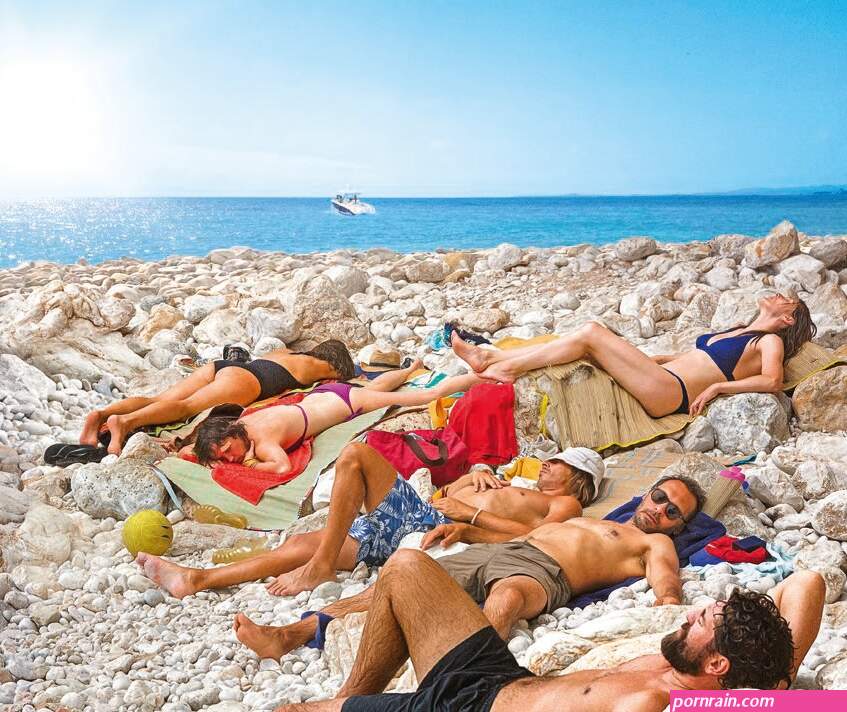 porno une sirène fait l amour avec un humain au bord de la mer