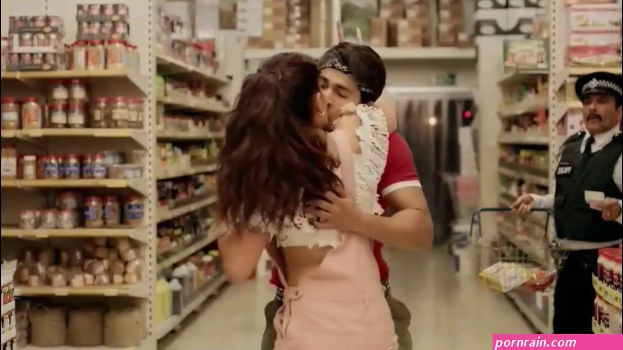 jakalin kissing sexcy photo