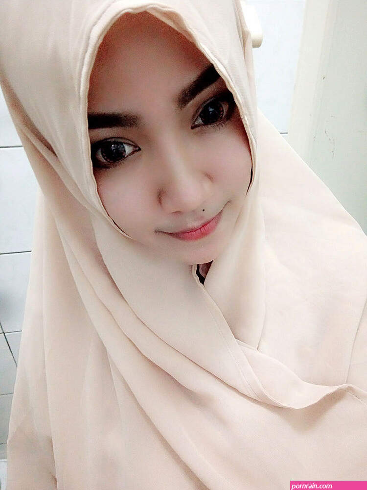 cewek jilbab tetek gede