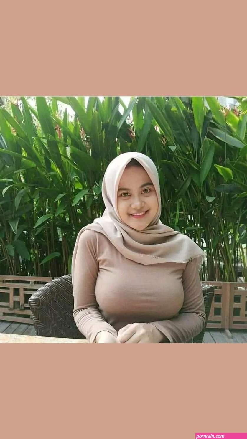 cewek jilbab tetek gede