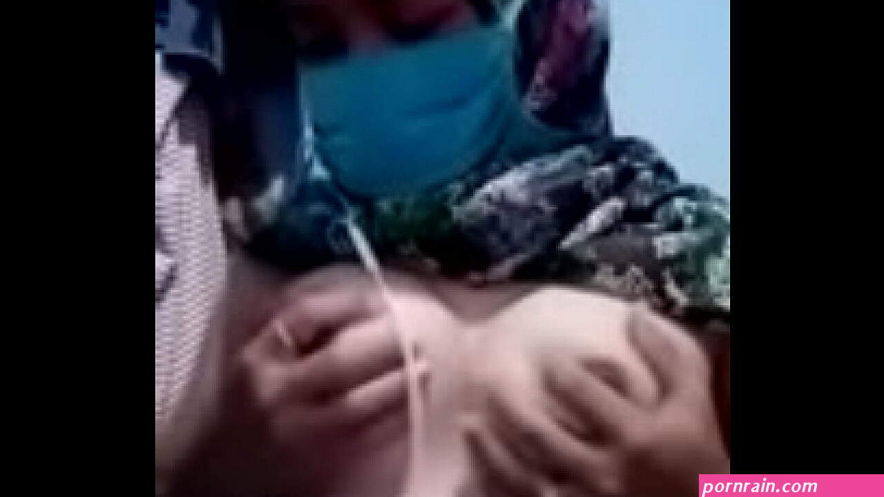 cewek jilbab tetek gede