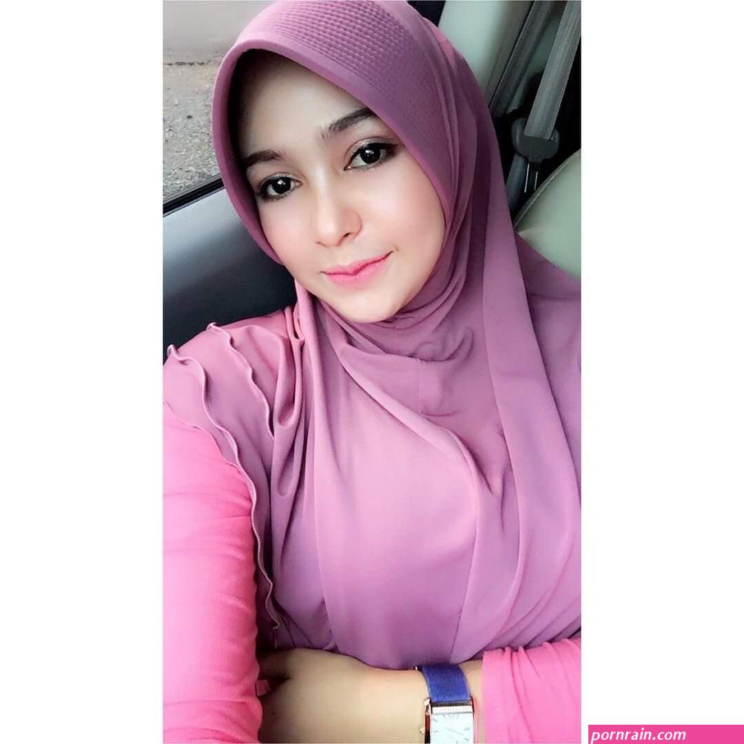 cewek jilbab tetek gede