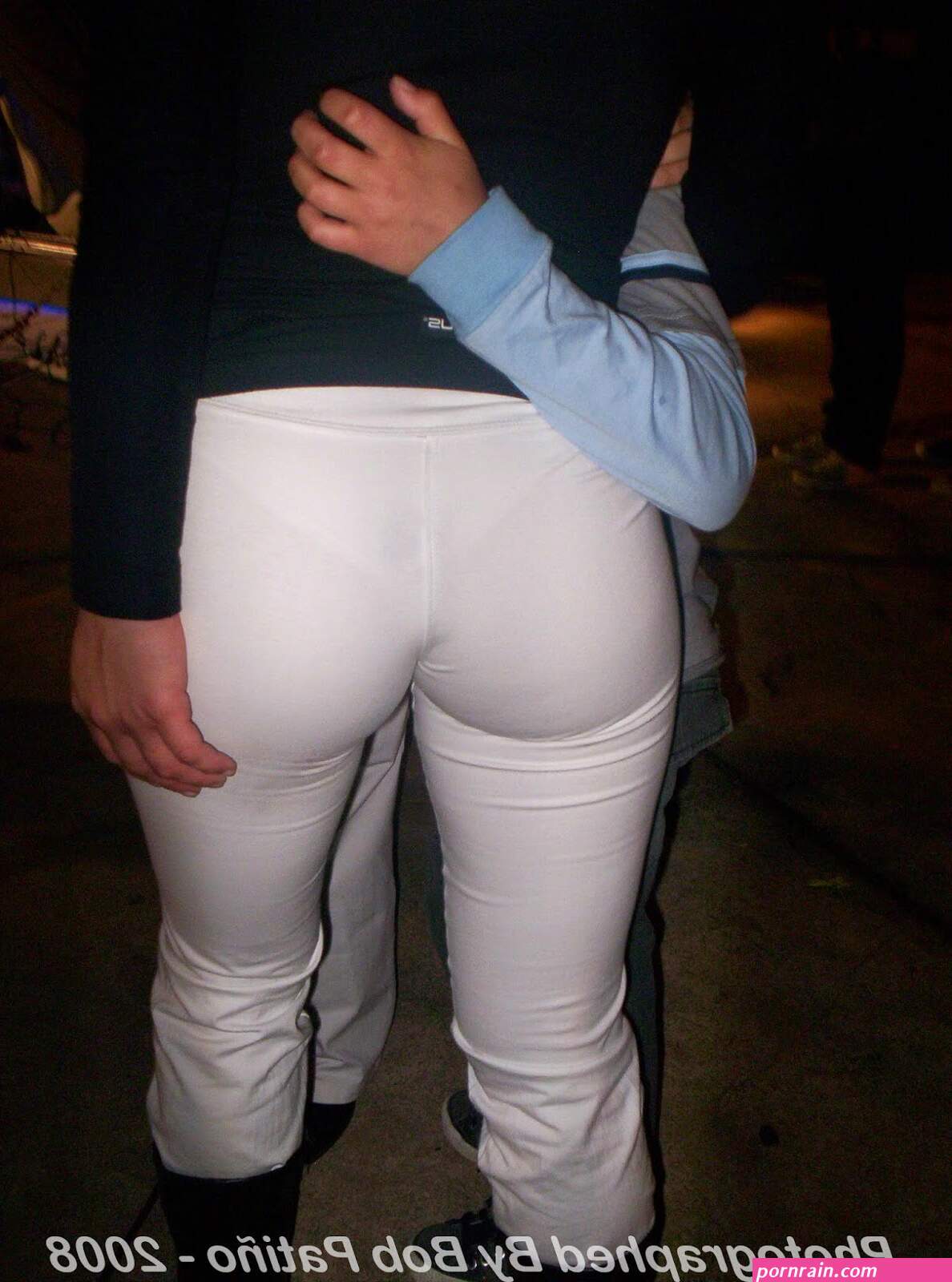 foto de chica con calza apretada traparente