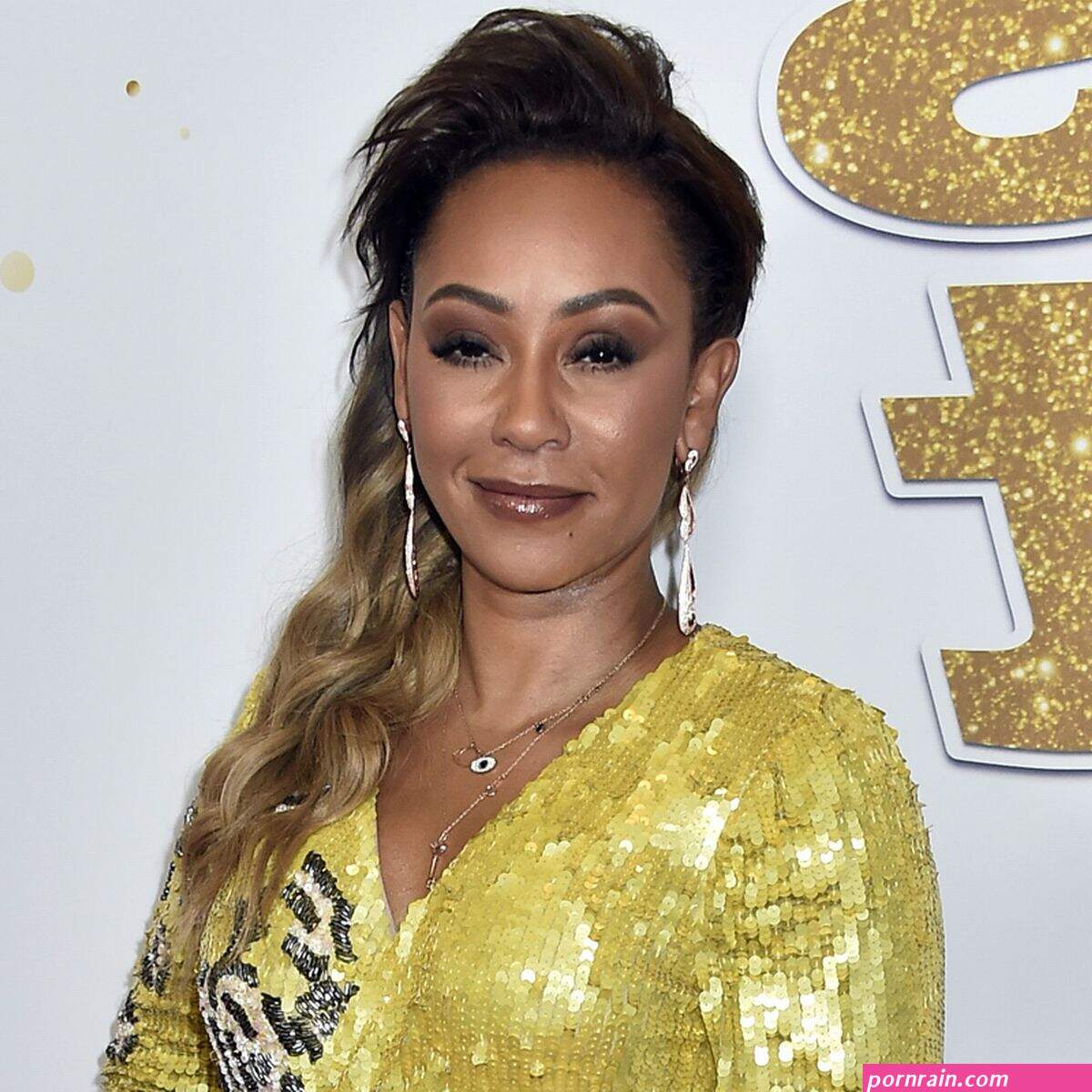 mel b christine crokos lesbian kisses