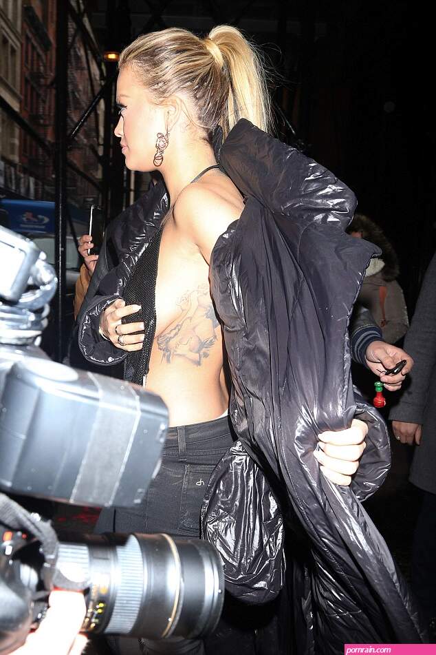 rita ora nipple slip