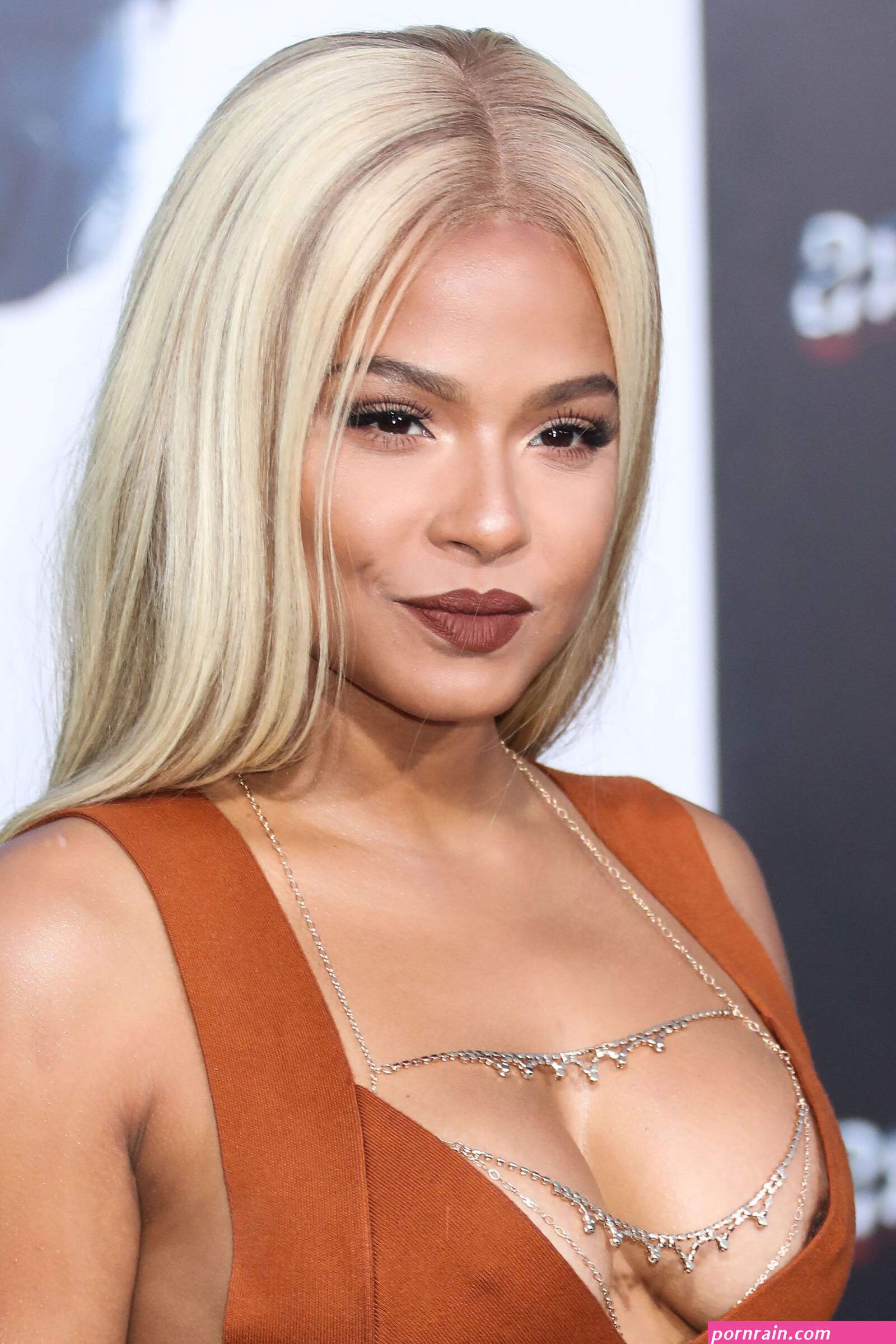 rita ora nipple slip