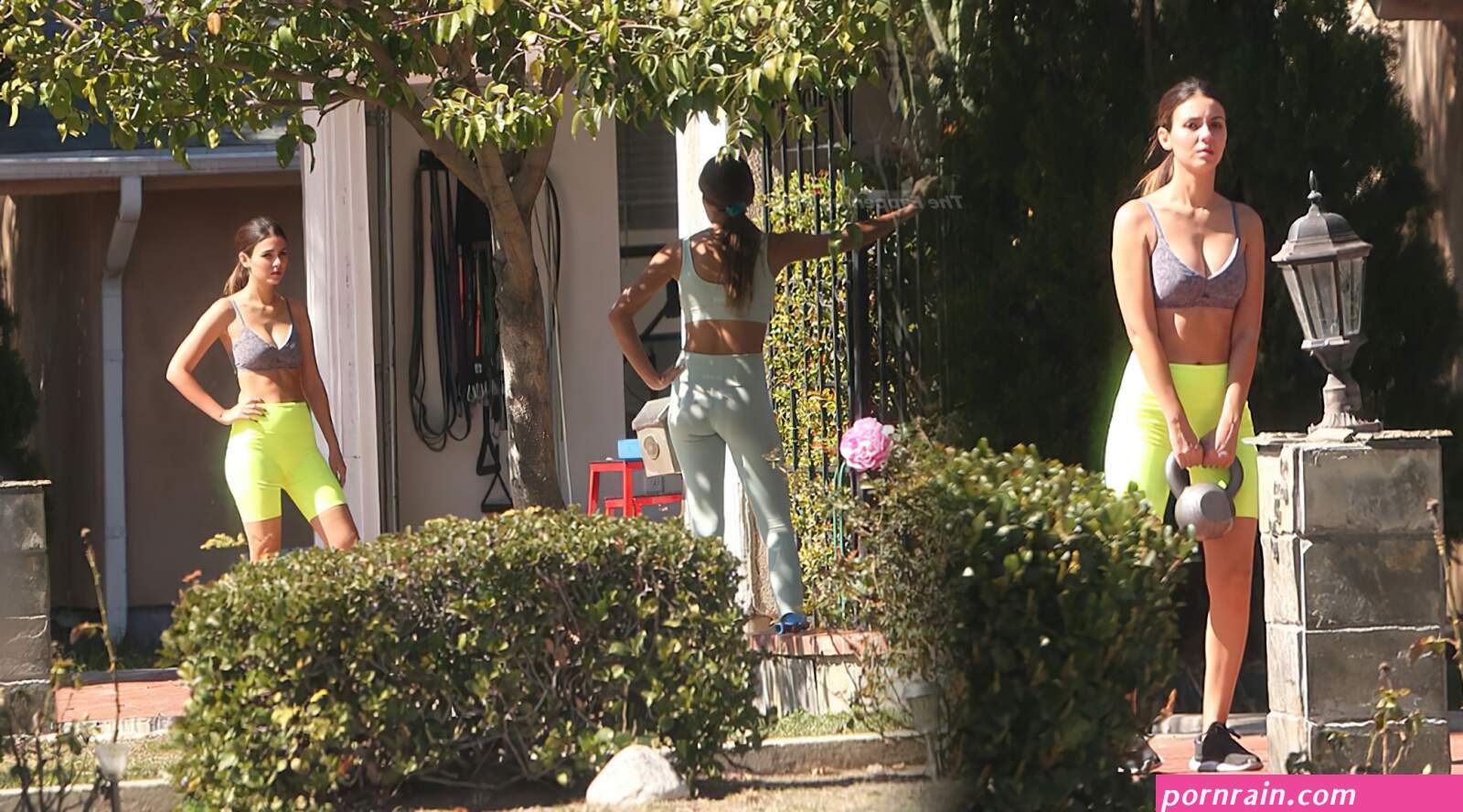 george seeleys new girlfriend shows her tits in sydney