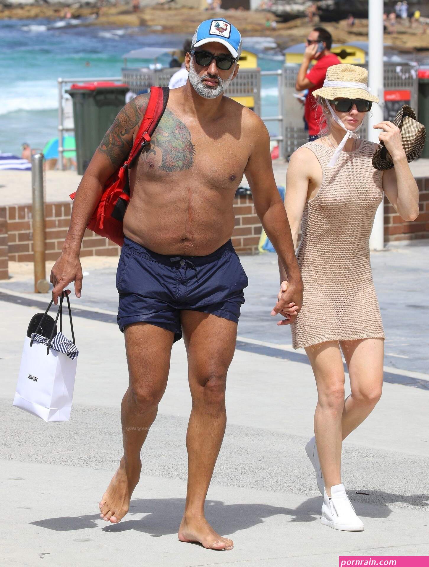 george seeleys new girlfriend shows her tits in sydney
