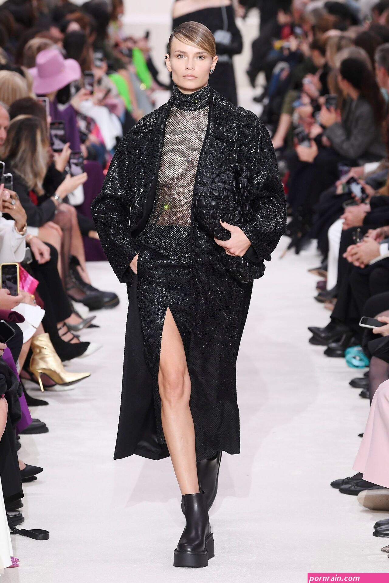 larsen thompson wows with her tits at the fashion show