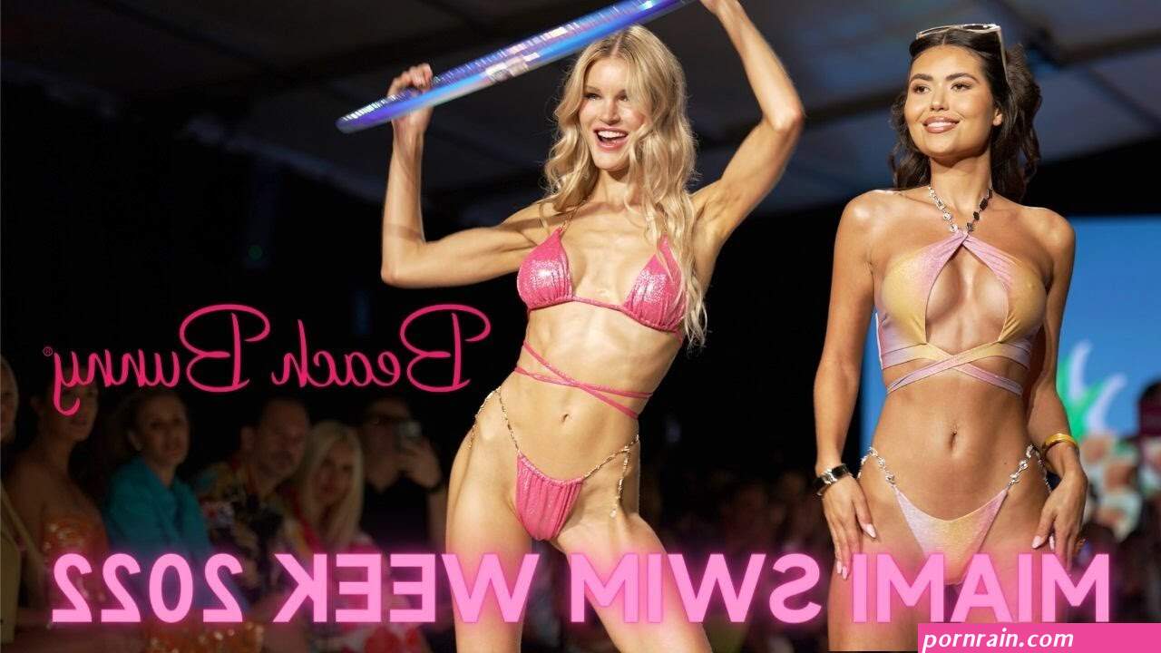 larsen thompson wows with her tits at the fashion show