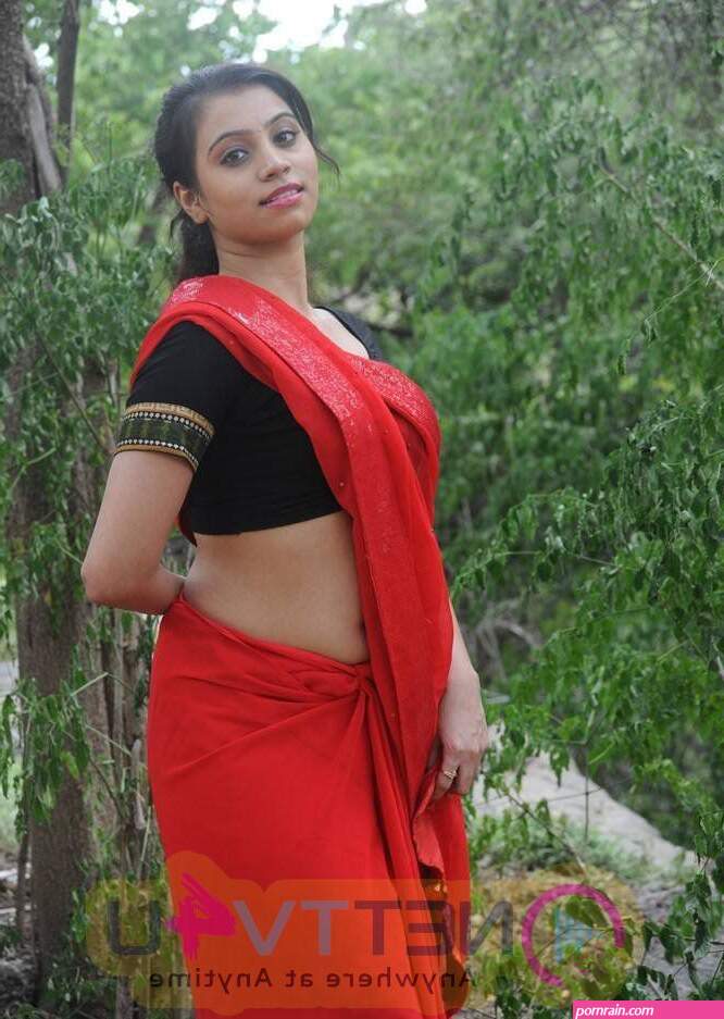 aunty navel deep photo
