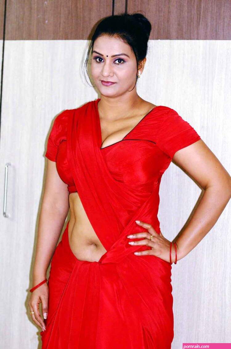 aunty navel deep photo