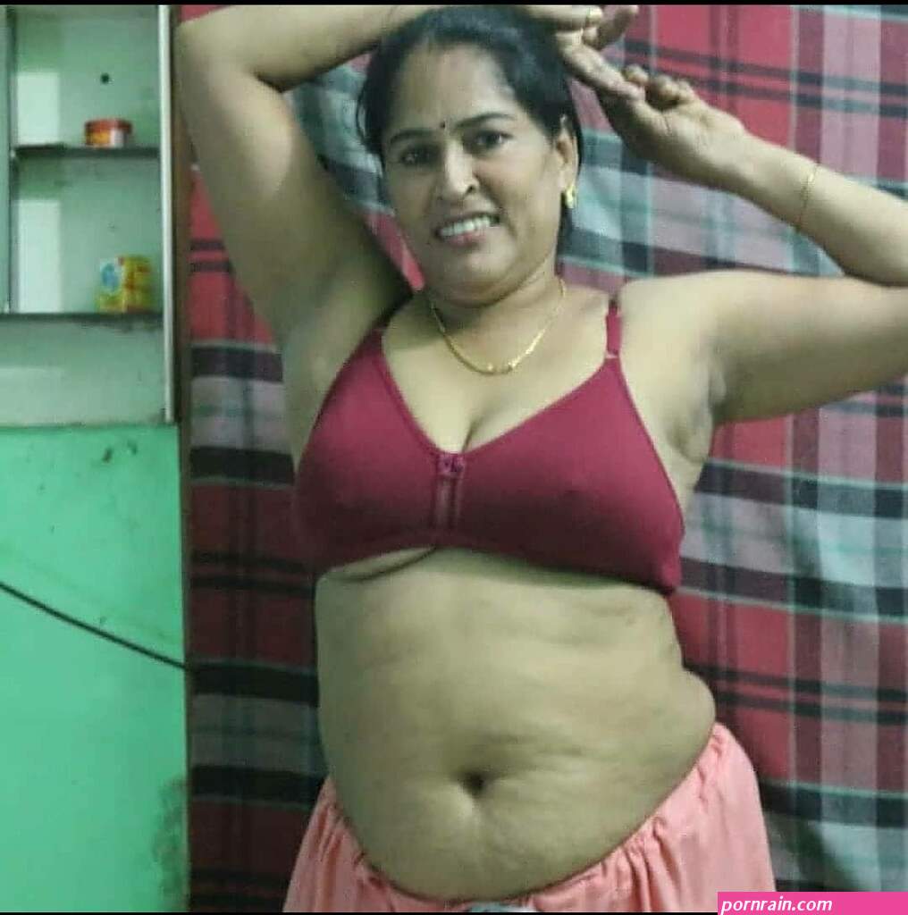 aunty navel deep photo
