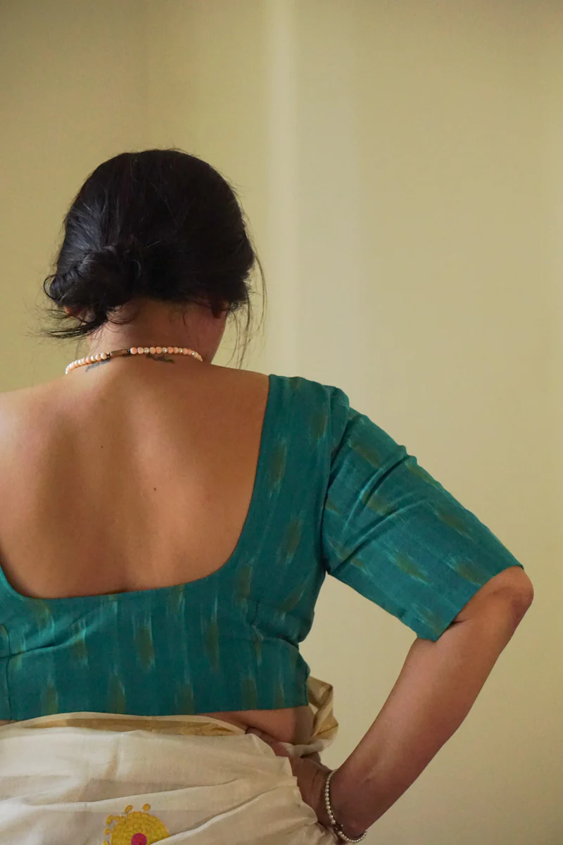 backless tamil aunties photo