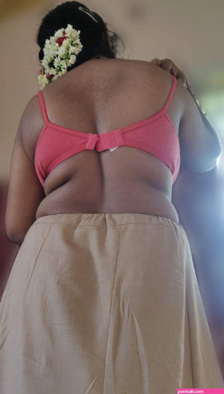 backless tamil aunties photo