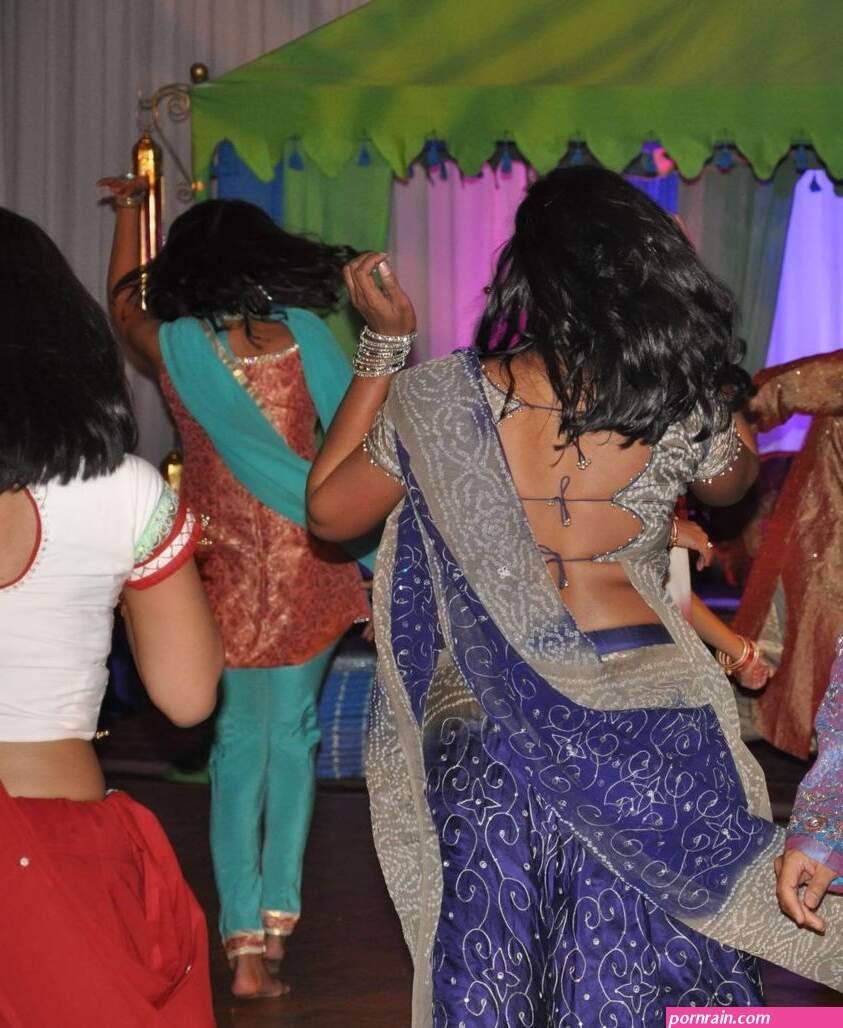 backless tamil aunties photo