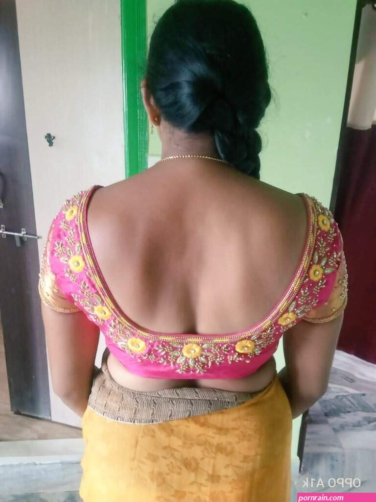 backless tamil aunties photo