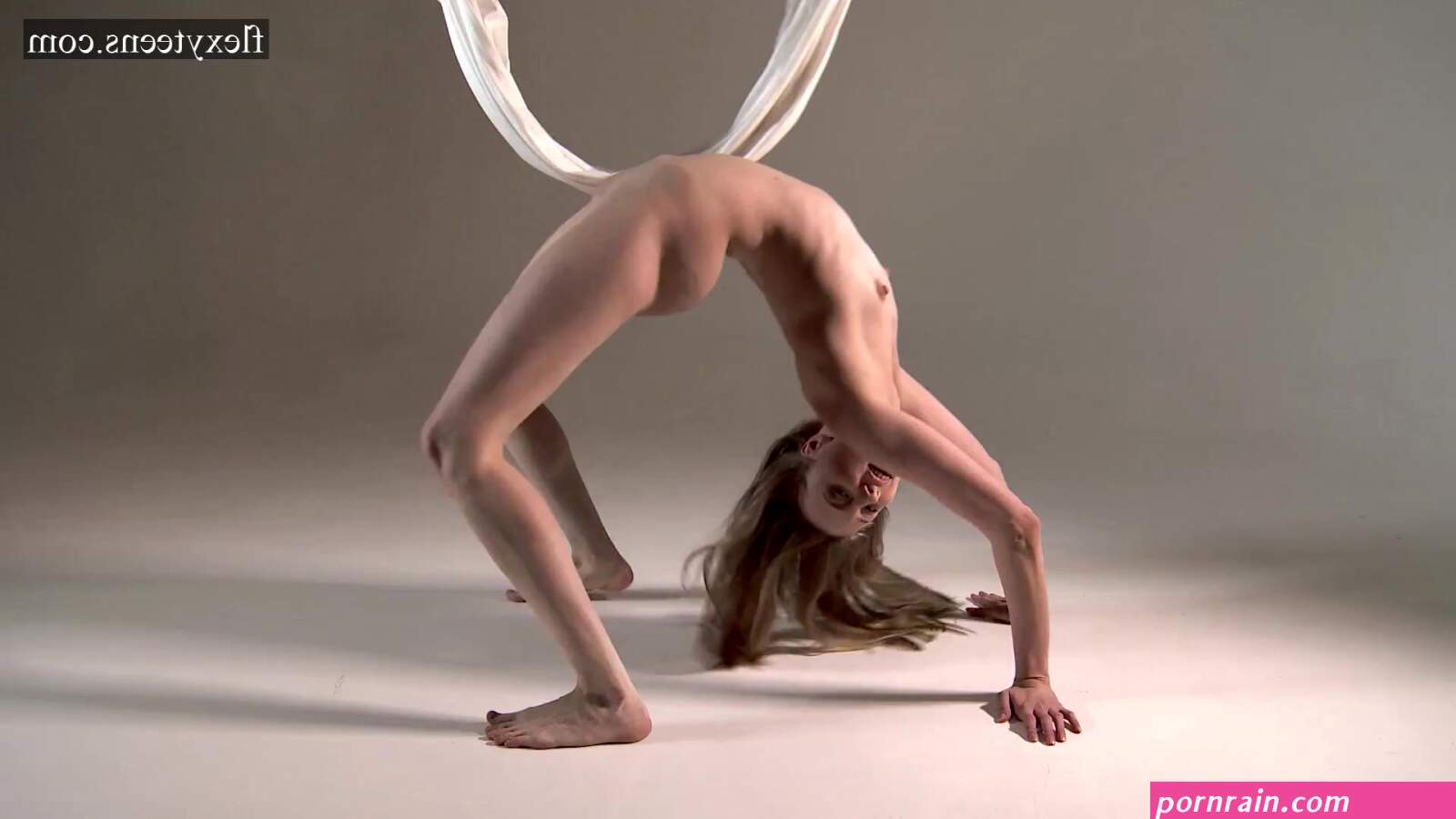 flexible gymnastic pussy selfie