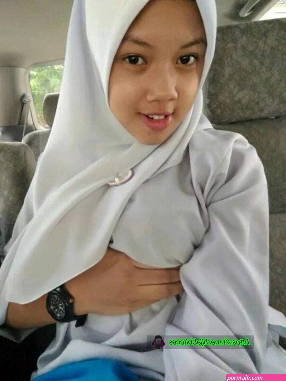 cewek berjilbab bugil
