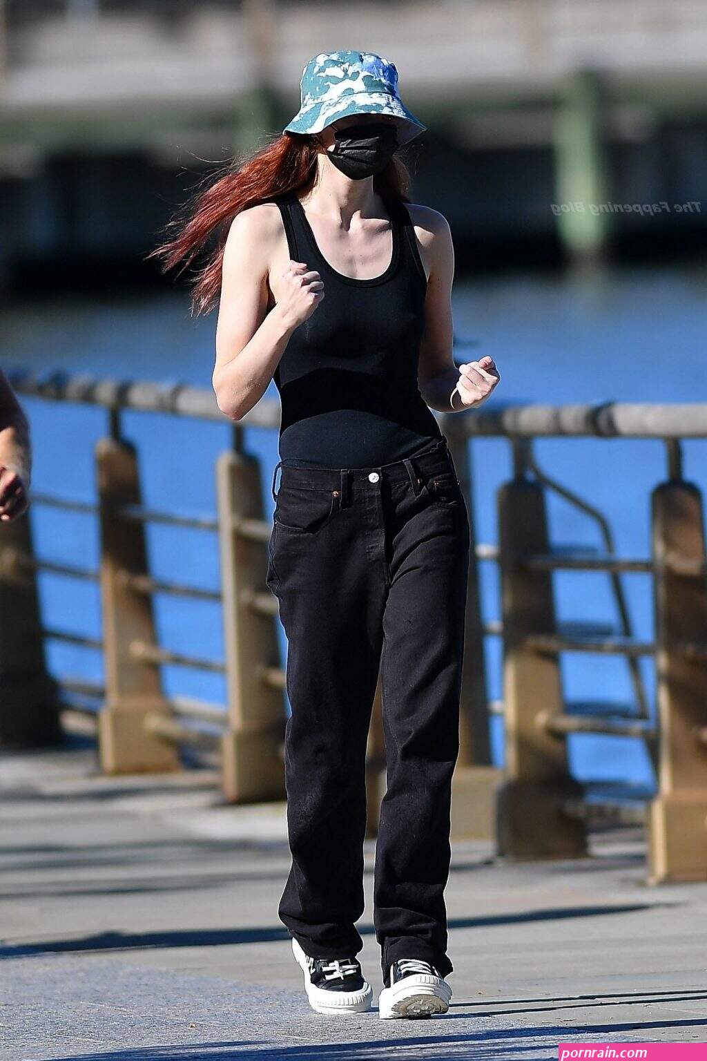 sophie turner joe jonas walk around by the hudson river in nyc