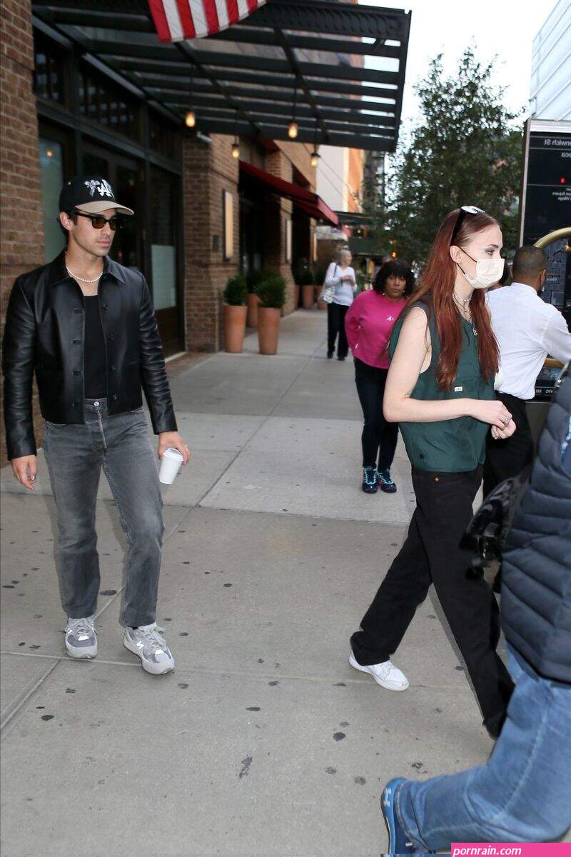 sophie turner joe jonas walk around by the hudson river in nyc