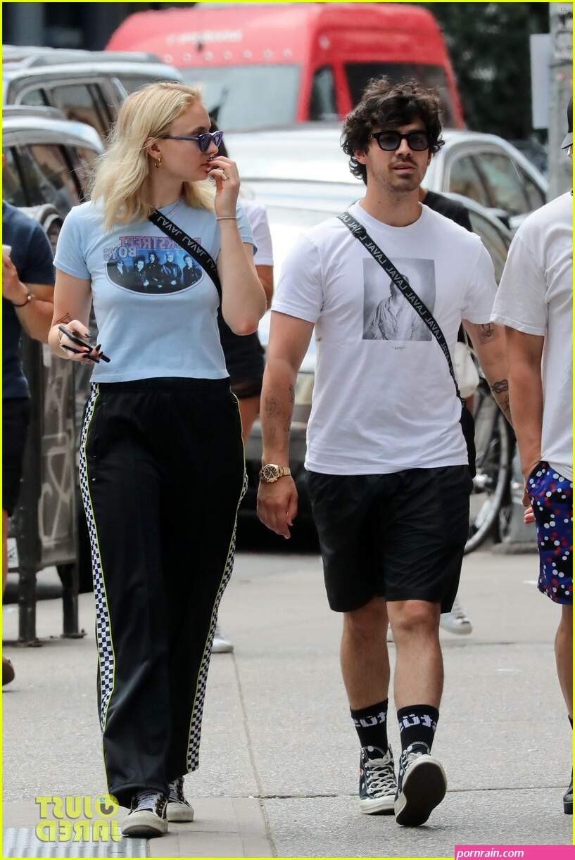 sophie turner joe jonas walk around by the hudson river in nyc