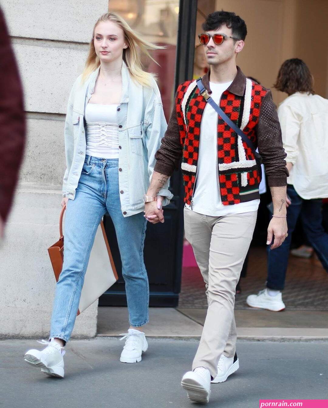 sophie turner joe jonas walk around by the hudson river in nyc
