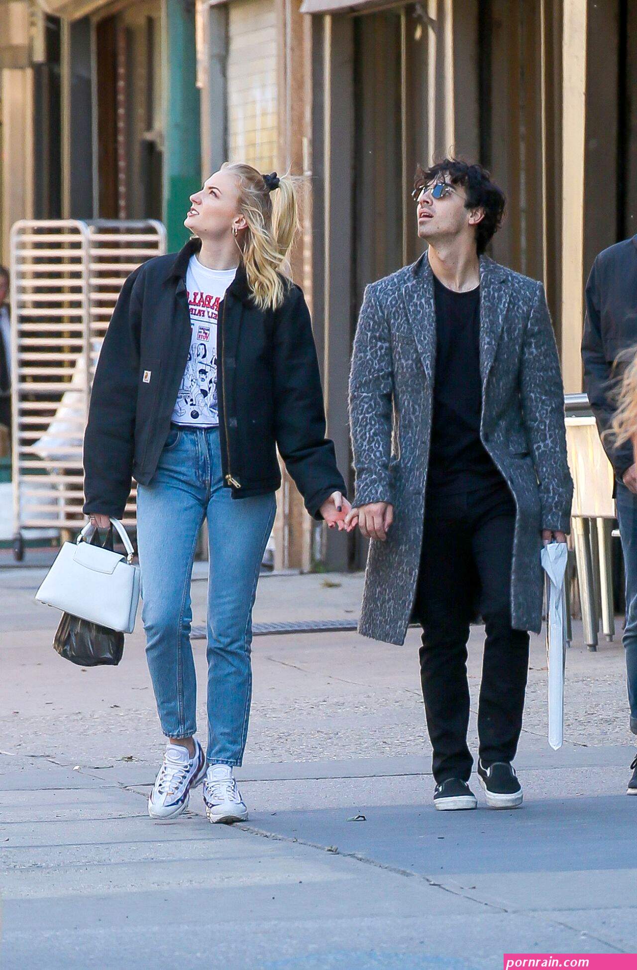 sophie turner joe jonas walk around by the hudson river in nyc