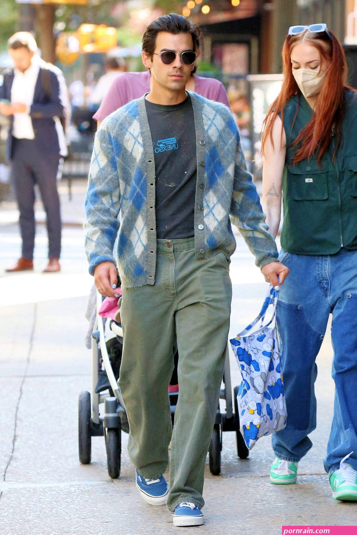 sophie turner joe jonas walk around by the hudson river in nyc